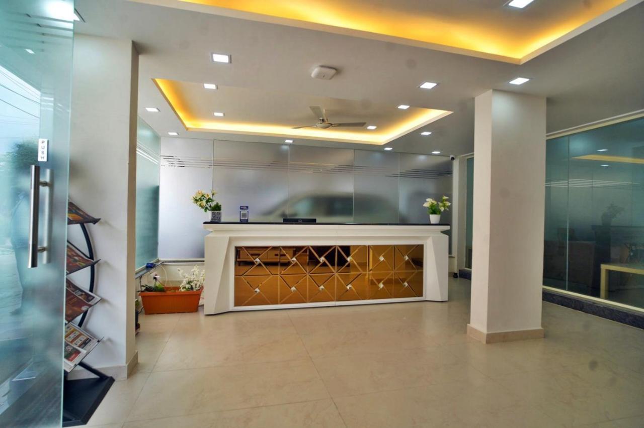 Hotel Sterling Inn Bangalore International Airport Yelahanka 외부 사진