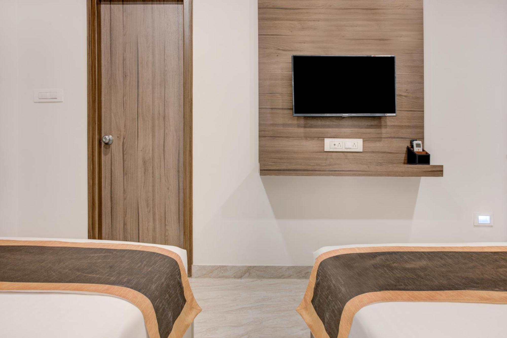 Hotel Sterling Inn Bangalore International Airport Yelahanka 외부 사진