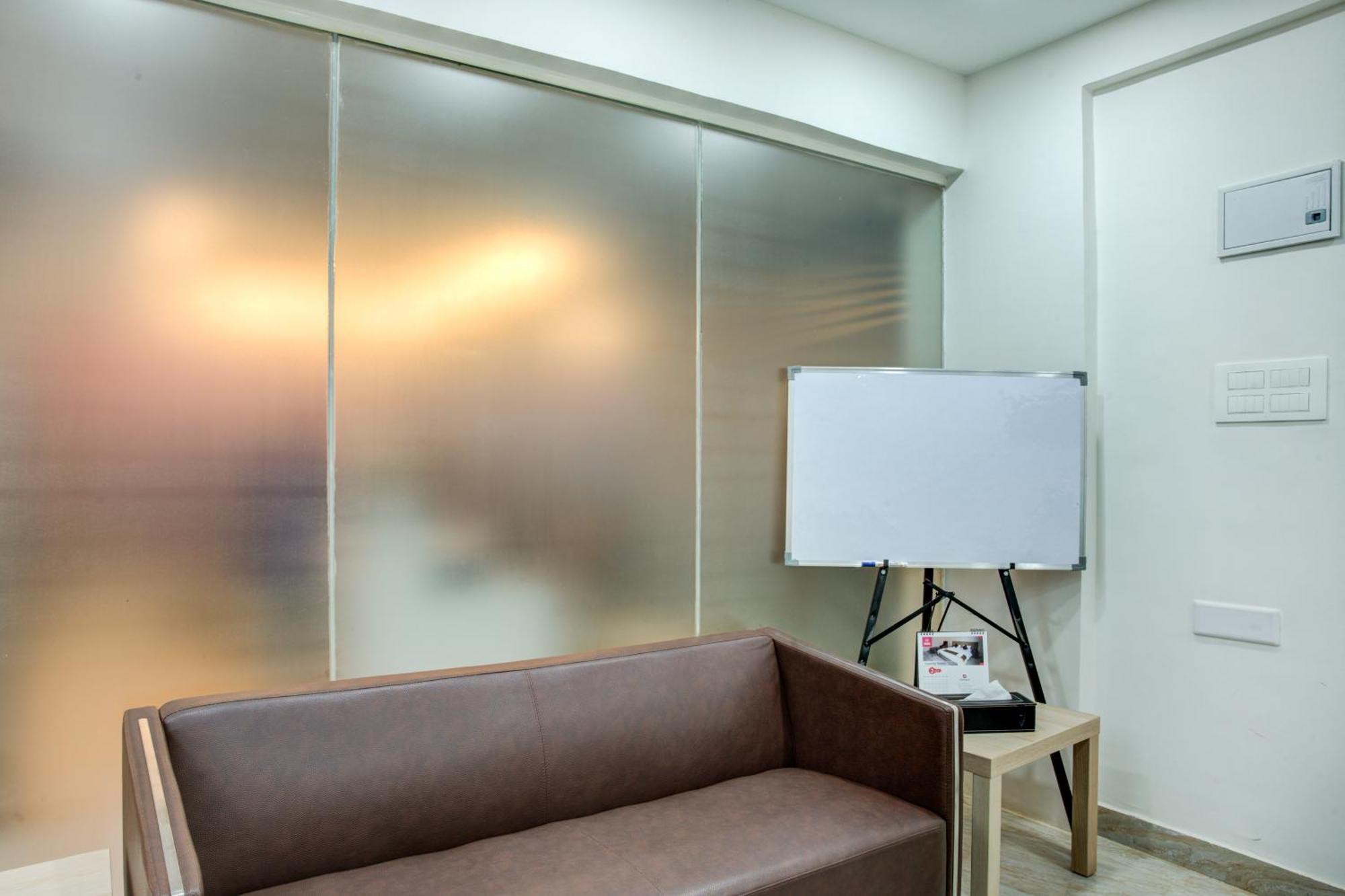 Hotel Sterling Inn Bangalore International Airport Yelahanka 외부 사진
