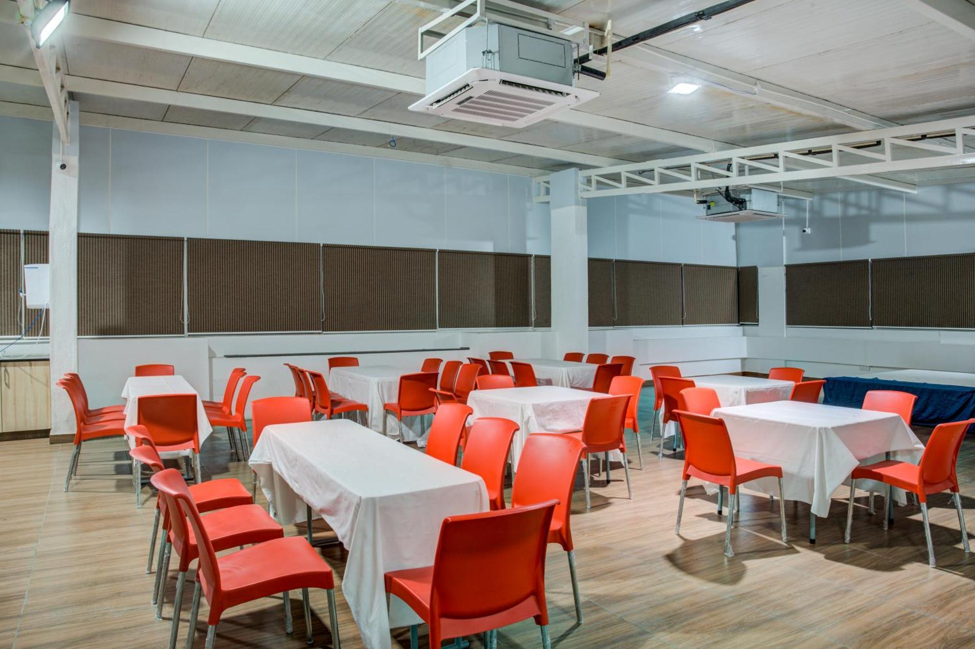 Hotel Sterling Inn Bangalore International Airport Yelahanka 외부 사진